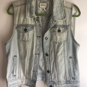 Forever 21 sleeveless denim jacket